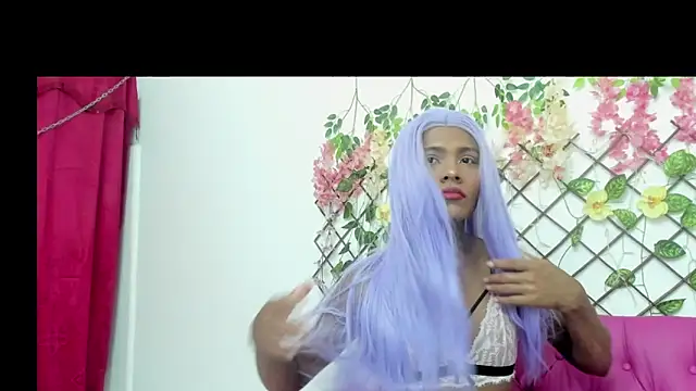 stefany bitch online show from October 22, 2025, 1:33 pm