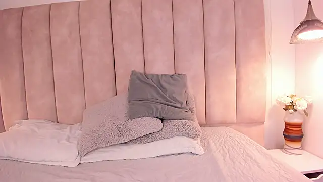 Marie Rosee  online show from October 22, 2025, 12:38 pm