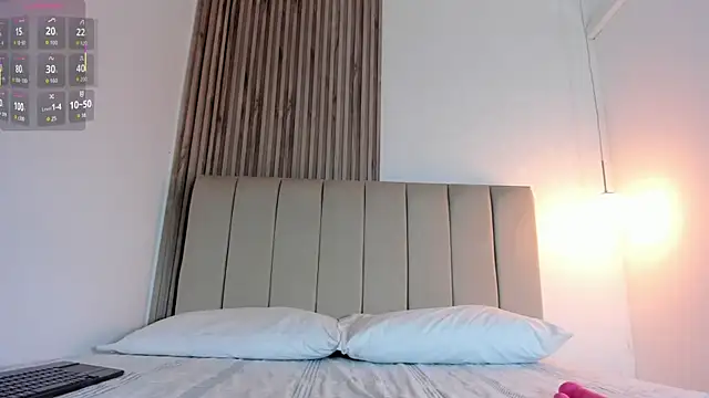 EvaaSinclair online show from April 16, 2026, 7:47 pm