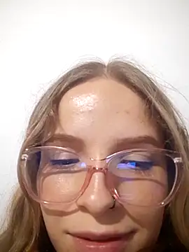 Snapshot of bambiluly chatting on October 19, 2025, 2:12 am bambiluly online show from October 19, 2025, 2:12 am