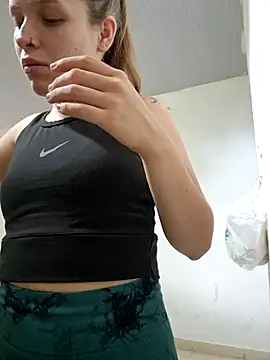 Snapshot of bambiluly chatting on November 4, 2025, 5:23 pm bambiluly online show from November 4, 2025, 5:23 pm