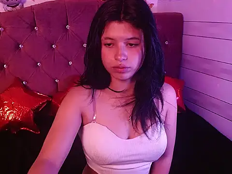 petite coral online show from November 7, 2025, 5:02 pm