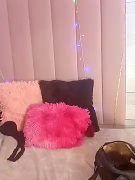 petite coral online show from February 6, 2026, 3:33 am