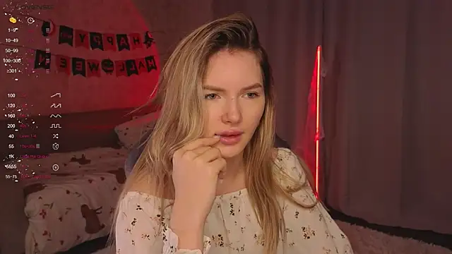 EvelynSin online show from November 1, 2025, 10:39 am