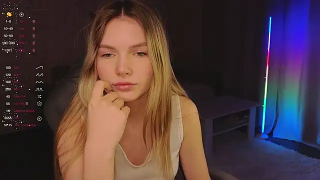 EvelynSin online show from November 30, 2025, 11:58 am