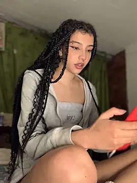 MiaaCute- online show from November 13, 2025, 1:04 am