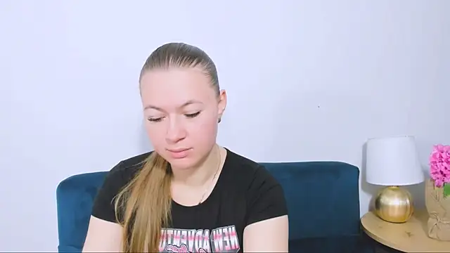 LeaNaughty online show from November 30, 2025, 5:11 am