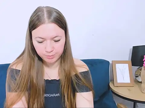 LeaNaughty online show from December 5, 2025, 10:24 am