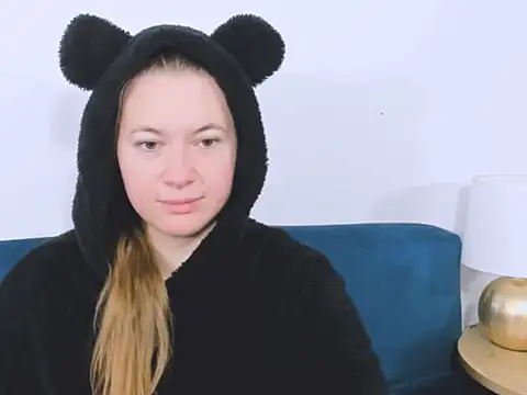 LeaNaughty online show from December 15, 2025, 7:45 am