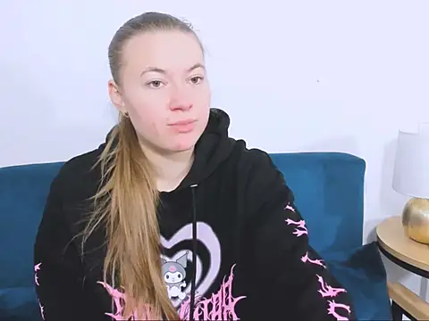 LeaNaughty online show from December 19, 2025, 7:37 am