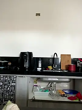 NatashaAzura online show from November 18, 2025, 3:16 pm