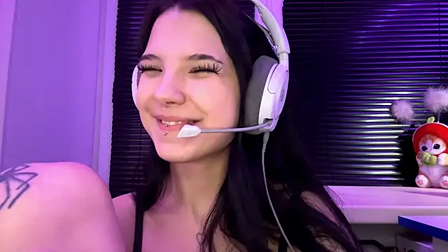 HanaMantanaDell online show from December 13, 2025, 7:53 pm