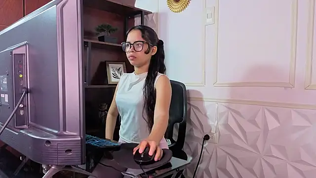 Snapshot of sharon_ivanna12 chatting on May 2, 2026, 7:41 pm sharon ivanna12 online show from May 2, 2026, 7:41 pm