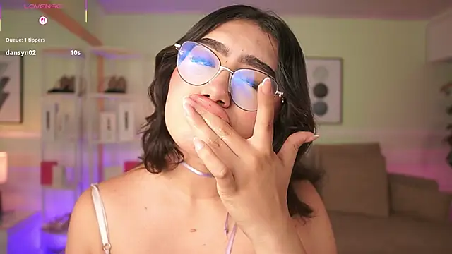 EmilyTurneer online show from April 16, 2026, 9:39 pm