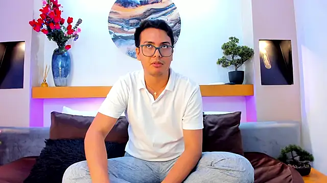 JohnBelRose online show from November 7, 2025, 7:58 pm