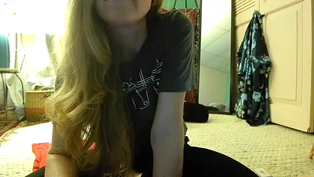 Snapshot of embershines chatting on May 27, 2026, 4:26 pm embershines online show from May 27, 2026, 4:26 pm