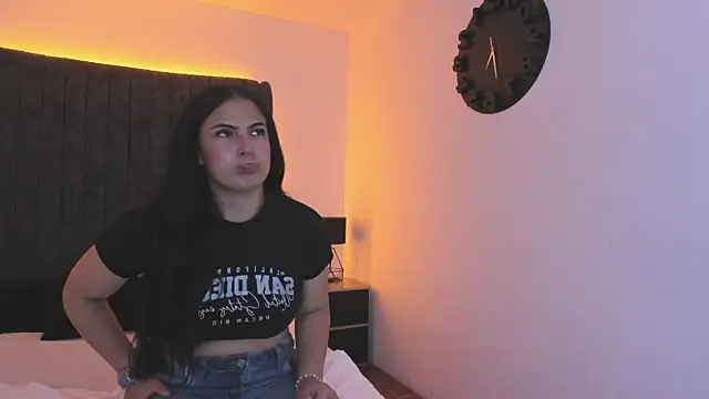 AuraSky  online show from October 28, 2025, 7:27 pm