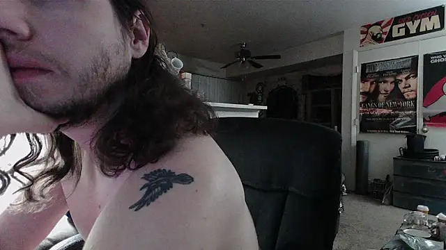 biggerisbetter12 online show from March 5, 2026, 3:35 am