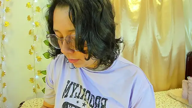 Milie yue online show from December 5, 2025, 2:03 pm