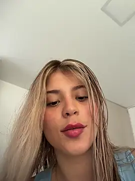  Alicee 1 online show from November 15, 2025, 9:21 pm