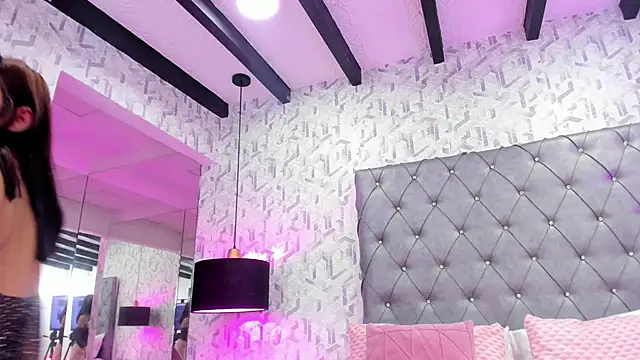 GabrielaSuarez online show from November 23, 2025, 7:57 pm