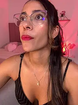 Snapshot of elegant__rouse chatting on April 22, 2026, 9:16 pm elegant rouse online show from April 22, 2026, 9:16 pm
