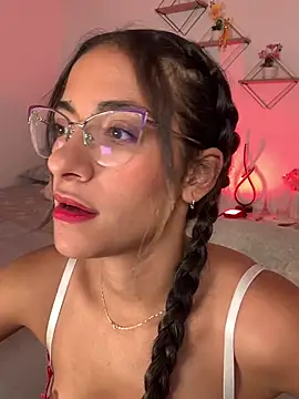 Snapshot of elegant__rouse chatting on May 19, 2026, 12:49 am elegant rouse online show from May 19, 2026, 12:49 am