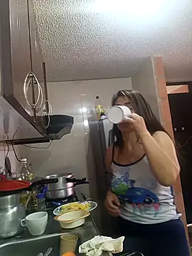 Snapshot of AmeliHoney chatting on November 27, 2025, 1:57 pm AmeliHoney online show from November 27, 2025, 1:57 pm