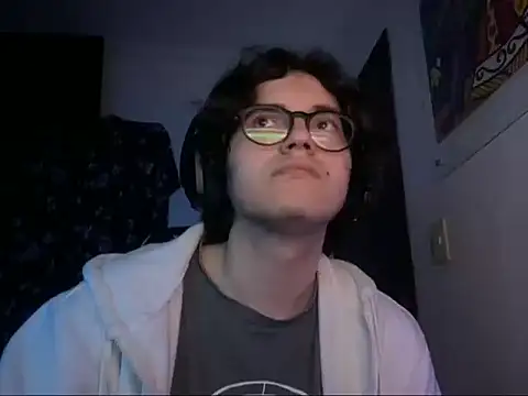 modelogustin online show from October 20, 2025, 4:13 am