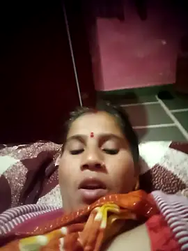 OliveGreen22 online show from November 12, 2025, 9:21 am