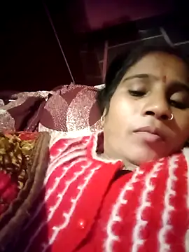 OliveGreen22 online show from November 19, 2025, 5:02 pm