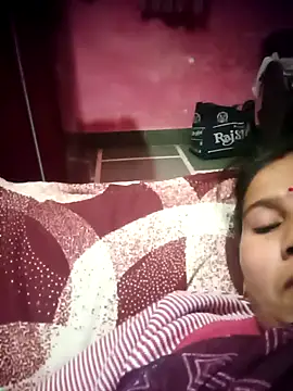 OliveGreen22 online show from November 24, 2025, 12:32 am