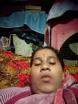 OliveGreen22 online show from November 25, 2025, 1:05 am