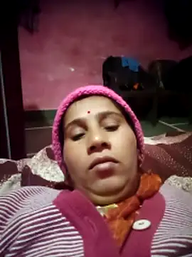 OliveGreen22 online show from December 1, 2025, 1:10 am