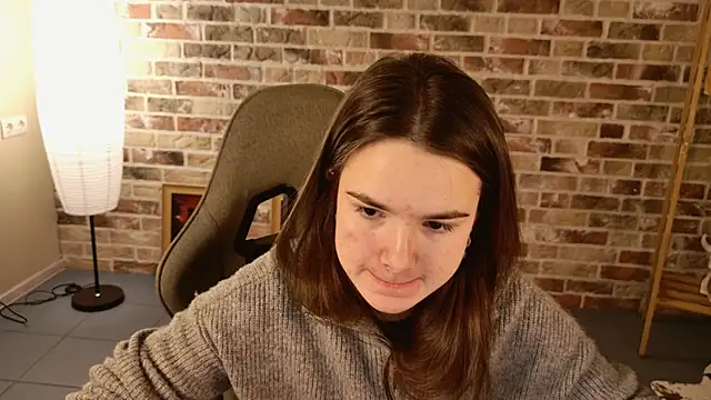 May Bloom online show from December 17, 2025, 5:02 am