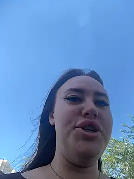 KiraSunshine online show from June 4, 2026, 3:23 am