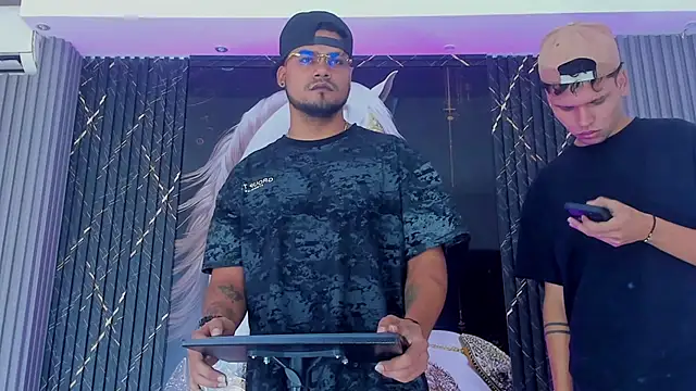 Snapshot of handsome_boys22 chatting on November 17, 2025, 12:44 pm handsome boys22 online show from November 17, 2025, 12:44 pm