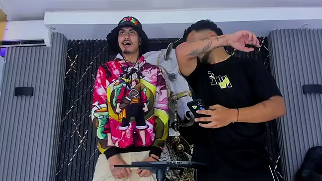 Snapshot of handsome_boys22 chatting on December 15, 2025, 4:22 pm handsome boys22 online show from December 15, 2025, 4:22 pm