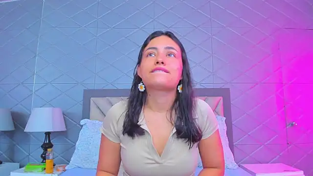 ViolettRouse online show from February 5, 2026, 2:54 pm