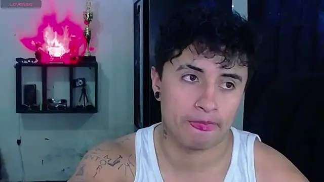 jhon mendoza  online show from December 13, 2025, 7:53 pm