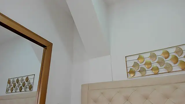 lucia lorenz online show from January 8, 2026, 11:34 am