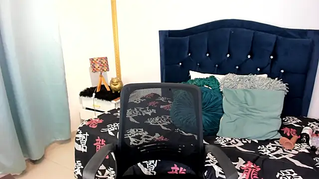 Inaya Khalifa online show from April 17, 2026, 12:13 am