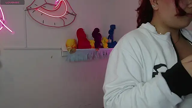 littlee red online show from November 6, 2025, 9:15 pm