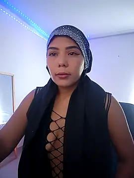 leila-ademuz28 online show from October 19, 2025, 2:40 pm