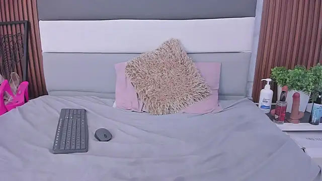 TAYLORMEYER1 online show from November 29, 2025, 3:59 pm