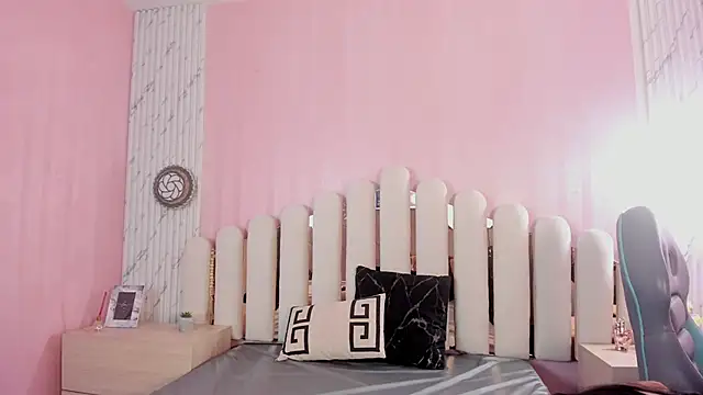 Snapshot of Isabella_Marsh chatting on December 15, 2025, 12:42 pm Isabella Marsh online show from December 15, 2025, 12:42 pm