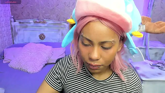 Snapshot of Sofia_clk chatting on May 5, 2026, 3:14 am Sofia clk online show from May 5, 2026, 3:14 am