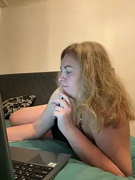 Amelia-Diamond online show from November 30, 2025, 11:20 pm