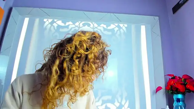 EmiliRouse  online show from October 25, 2025, 4:09 am