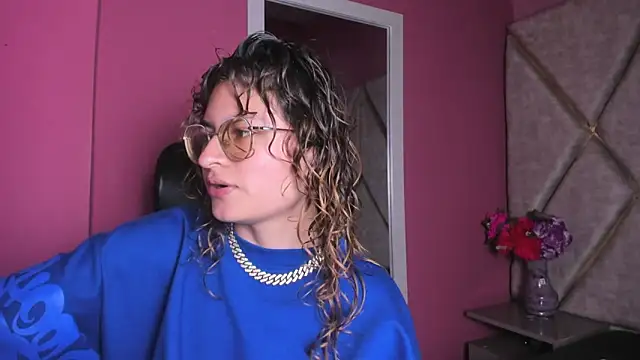 EmiliRouse  online show from November 19, 2025, 2:55 am